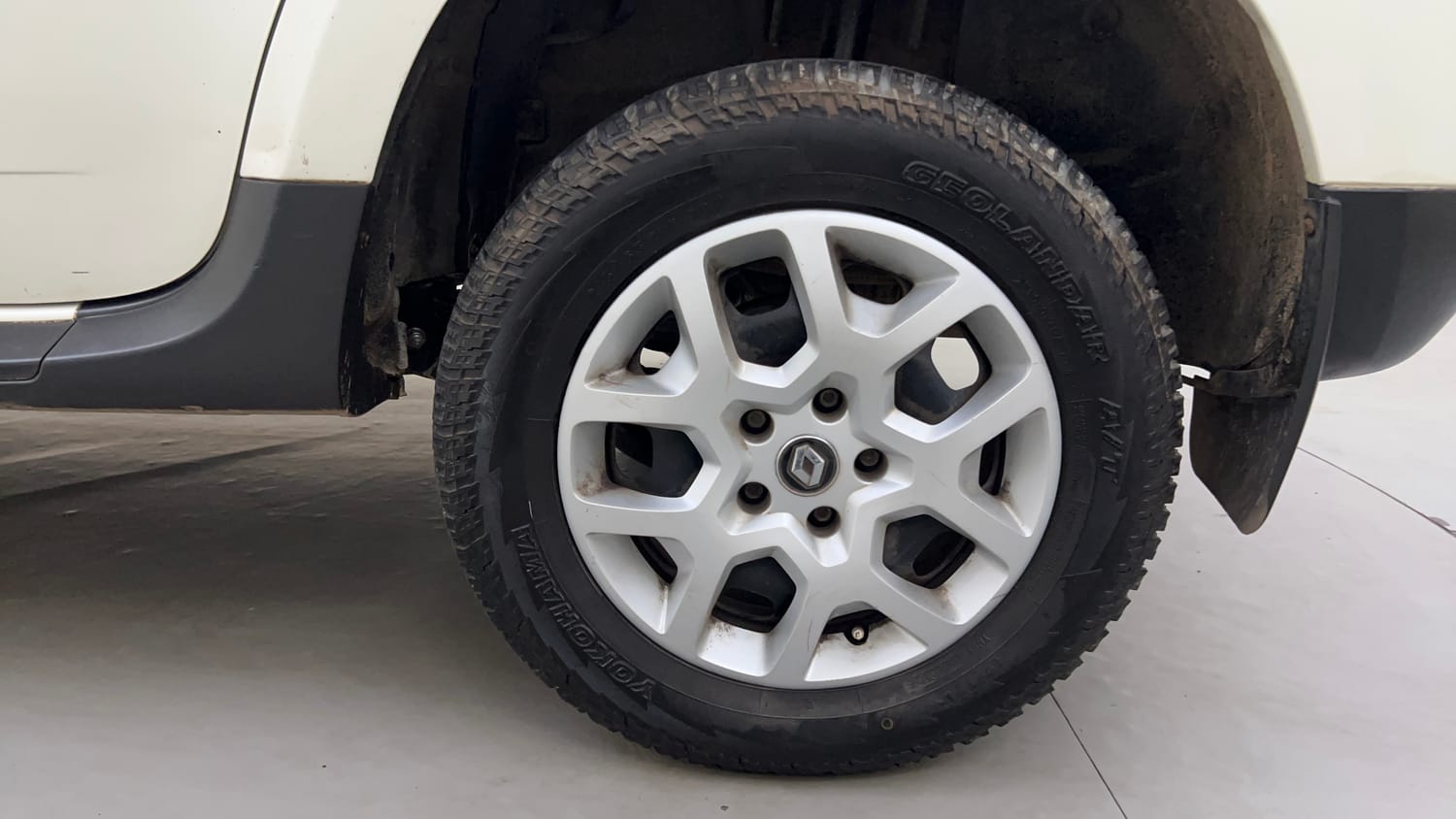 Used 2016 Renault Duster 110 PS RXL 4X2 MT Diesel Manual tyres LEFT REAR TYRE RIM VIEW