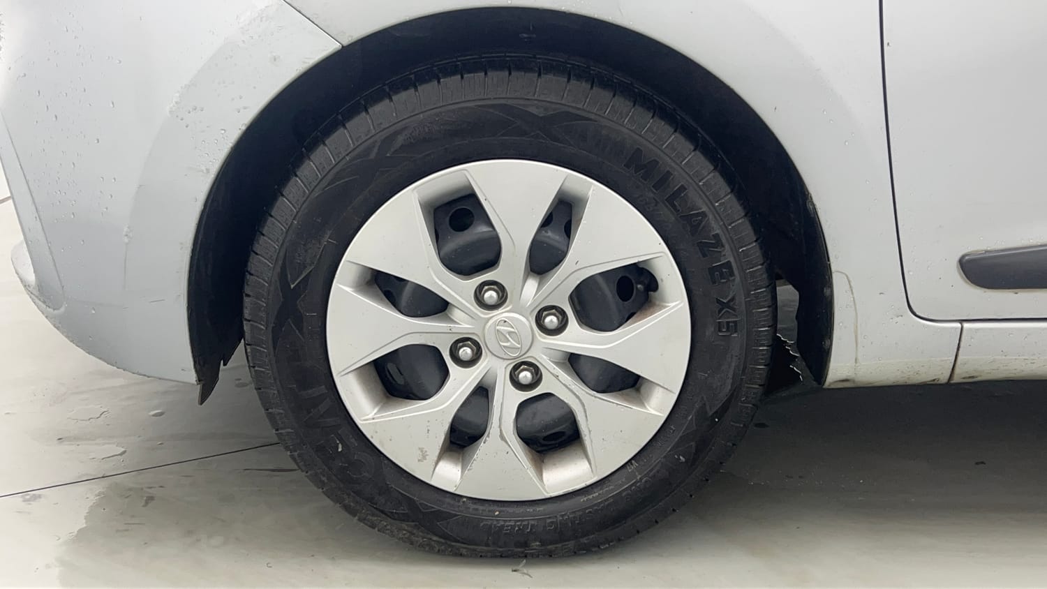 Used 2020 Hyundai Xcent S Petrol+cng(outside fitted) Cng Manual tyres LEFT FRONT TYRE RIM VIEW
