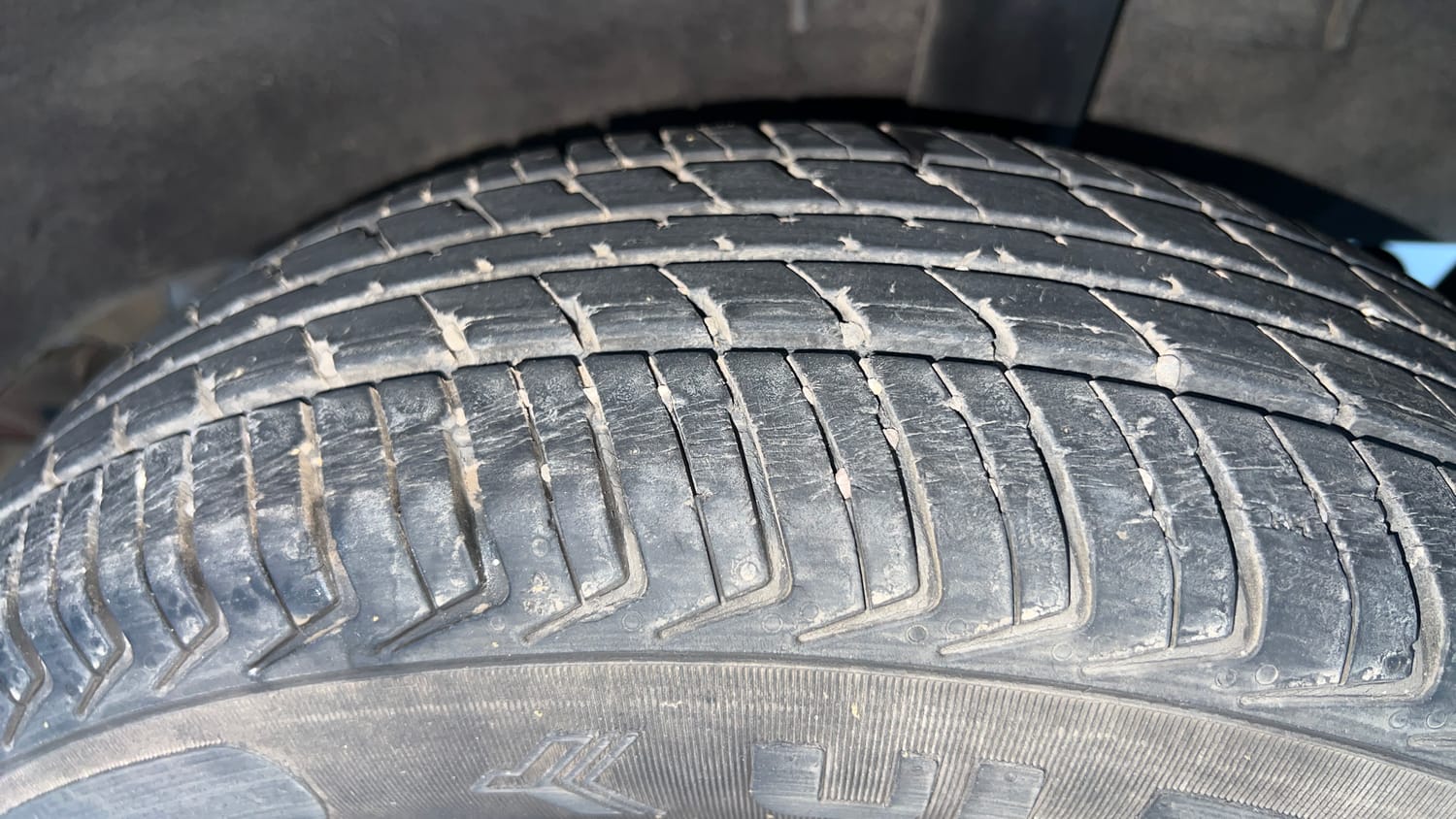 Used 2017 Renault Kwid 1.0 RXT AMT Opt Petrol Automatic tyres LEFT REAR TYRE TREAD VIEW