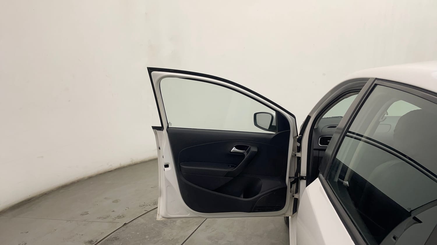 Used 2015 Volkswagen Polo Comfortline 1.2L (P) Petrol Manual interior LEFT FRONT DOOR OPEN VIEW