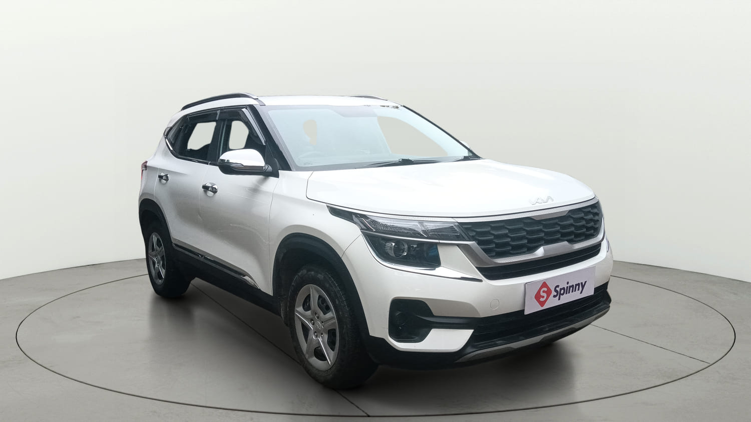 Used 2021 Kia Seltos HTK 1.5 Petrol Manual exterior RIGHT FRONT CORNER VIEW