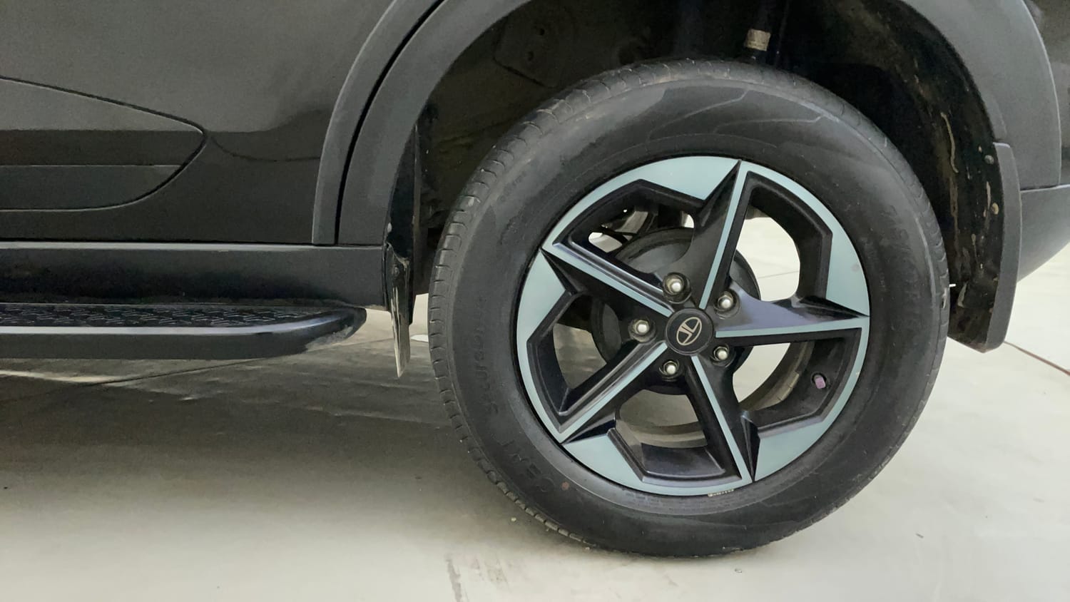Used 2025 Tata Nexon Creative Plus (S) 1.2 6AMT Dark Edition Petrol Automatic tyres LEFT REAR TYRE RIM VIEW