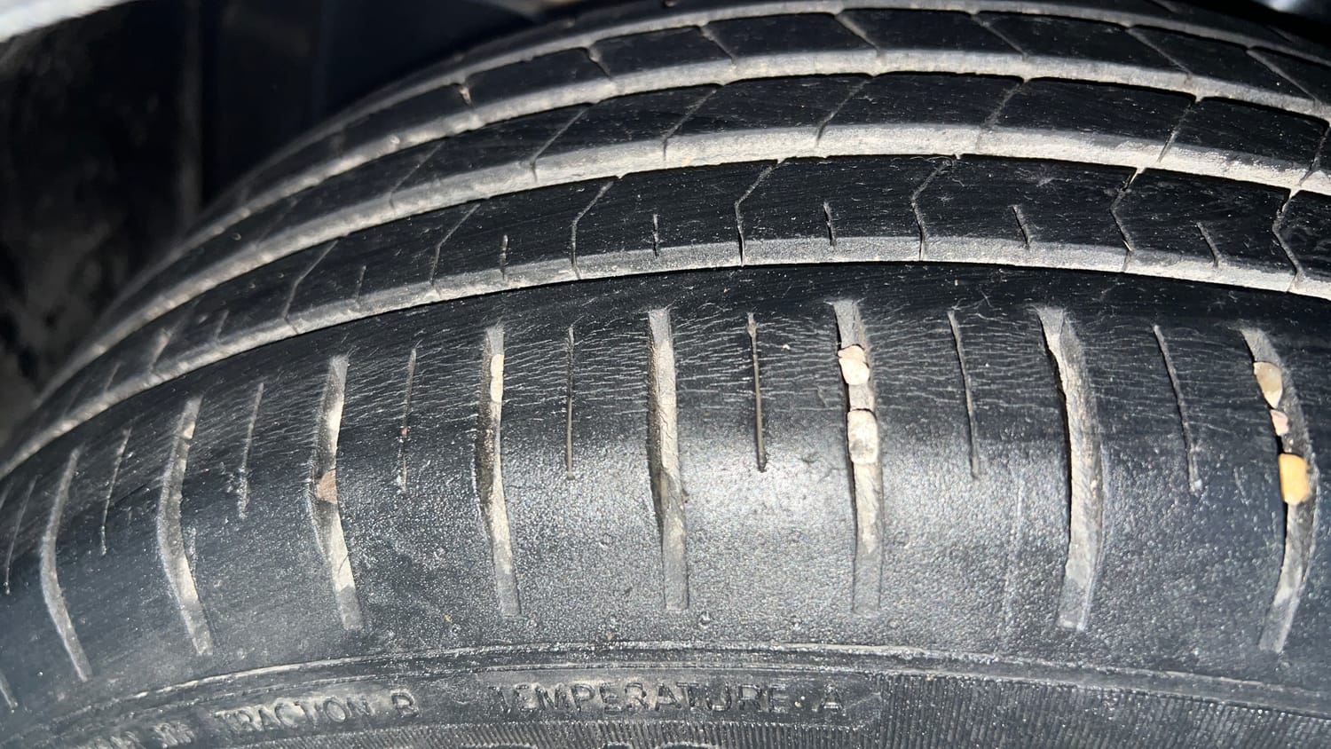 Used 2022 Maruti Suzuki Baleno Zeta MT Petrol Manual tyres LEFT FRONT TYRE TREAD VIEW