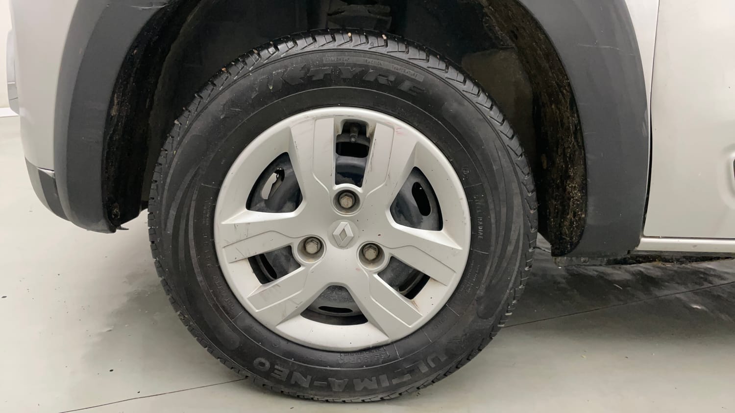 Used 2016 Renault Kwid RXT Petrol Manual tyres LEFT FRONT TYRE RIM VIEW