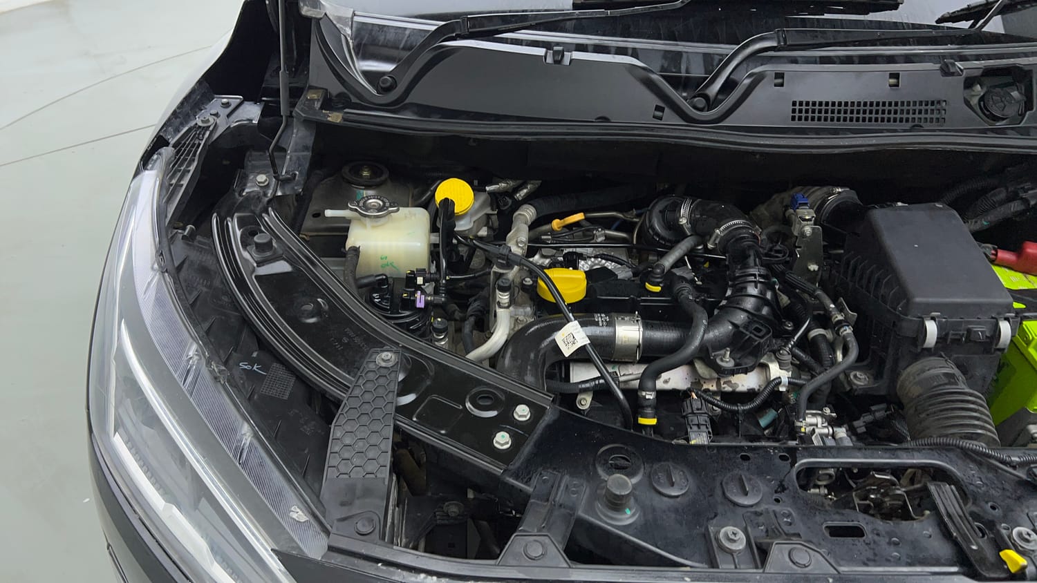 Used 2023 Nissan Magnite XV Premium Turbo CVT Petrol Automatic engine ENGINE RIGHT SIDE VIEW
