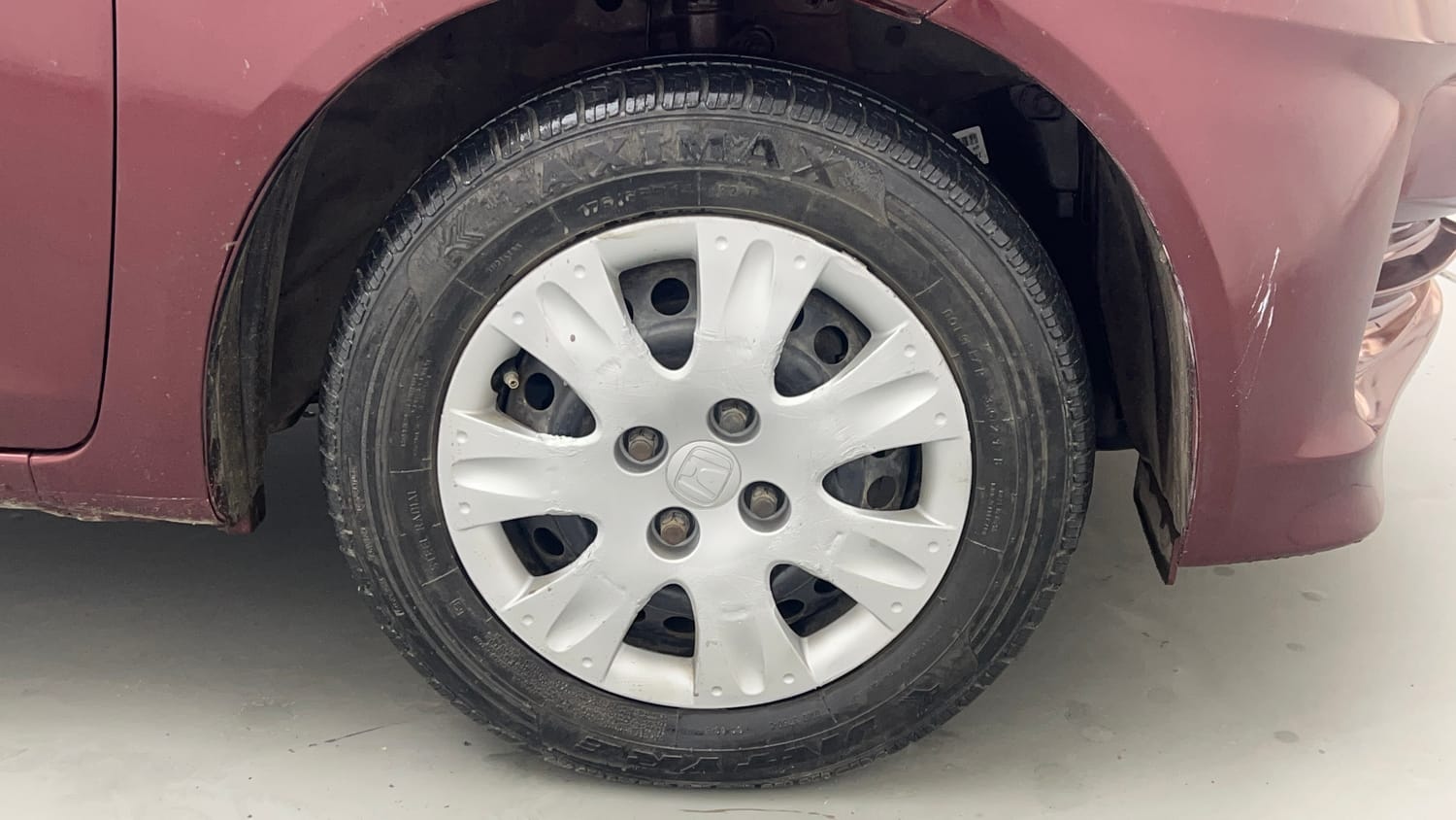 Used 2015 Honda Amaze 1.2 S i-VTEC Petrol Manual tyres RIGHT FRONT TYRE RIM VIEW