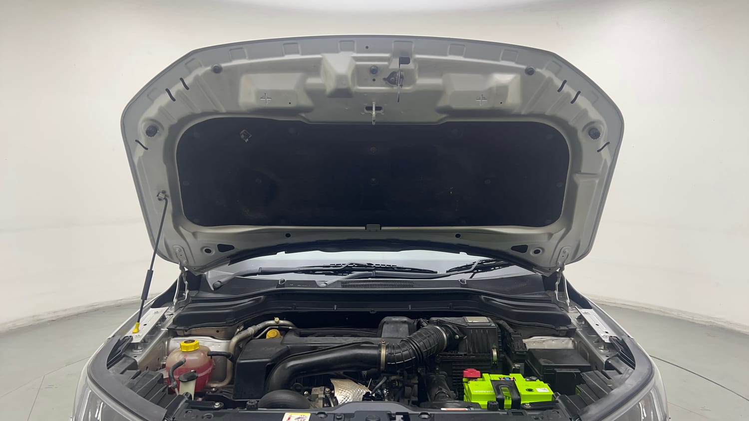 Used 2022 Mahindra XUV 300 W8 1.5 Diesel Diesel Manual engine ENGINE & BONNET OPEN FRONT VIEW