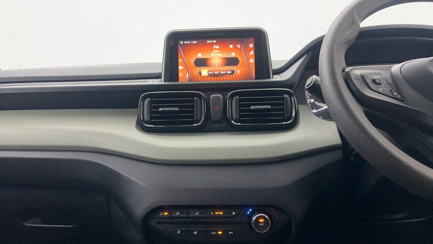 Used 2023 Tata Punch Adventure Rhythm Pack MT Petrol Manual interior MUSIC SYSTEM & AC CONTROL VIEW