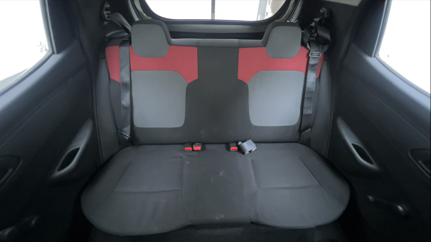 Used 2018 Renault Kwid 1.0 RXT Petrol Manual interior REAR SEAT CONDITION VIEW