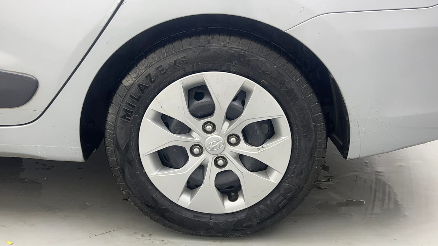 Used 2020 Hyundai Xcent S Petrol+cng(outside fitted) Cng Manual tyres LEFT REAR TYRE RIM VIEW