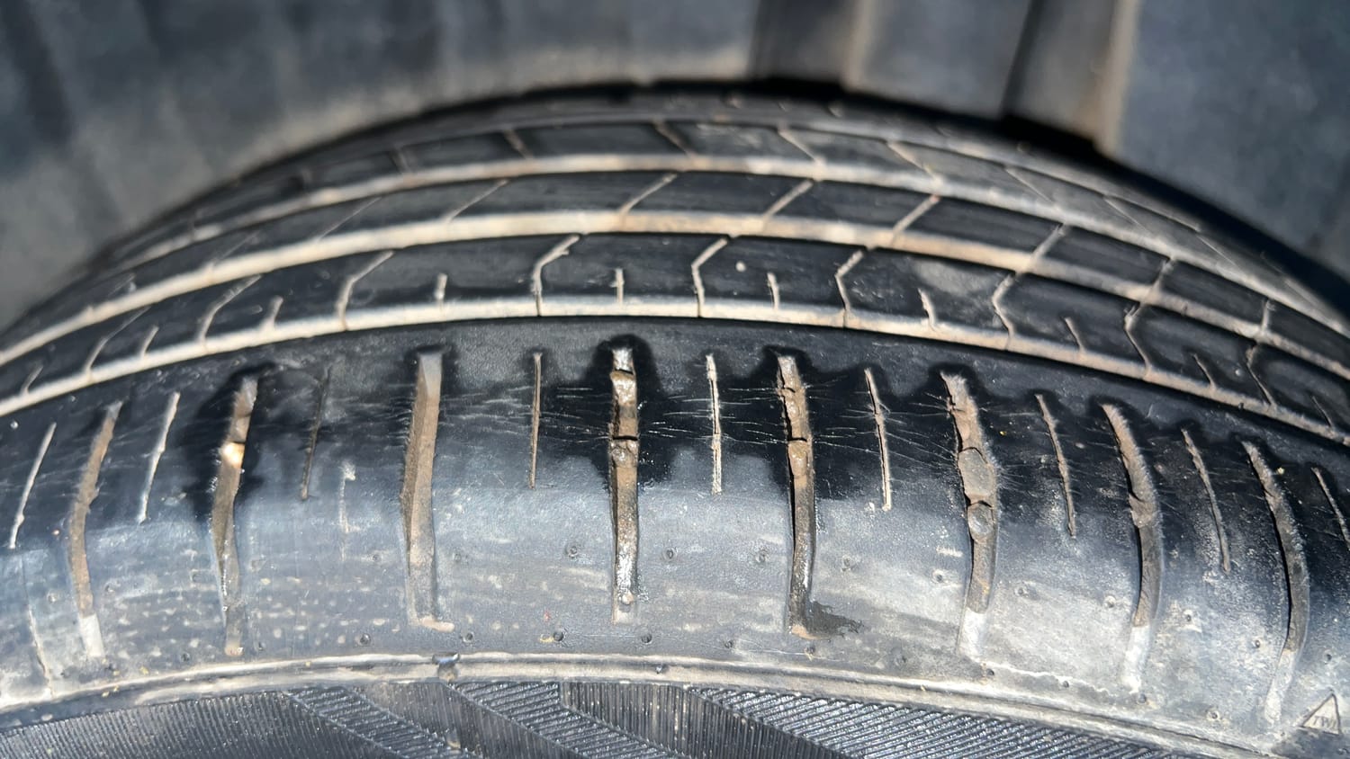 Used 2024 Toyota Glanza G AMT Petrol Automatic tyres LEFT REAR TYRE TREAD VIEW
