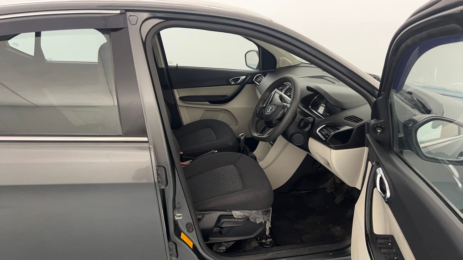 Used 2022 Tata Tigor XZ Plus CNG Cng Manual interior RIGHT SIDE FRONT DOOR CABIN VIEW