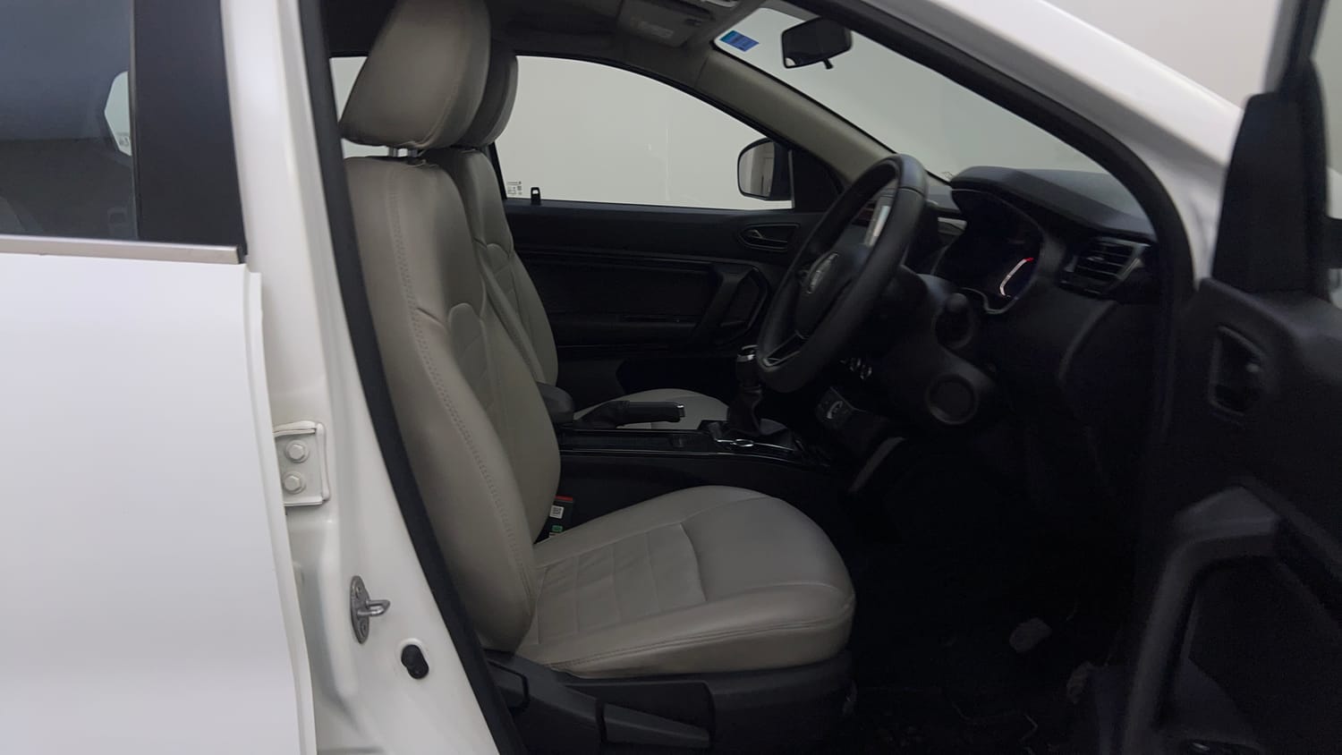 Used 2022 Renault Kiger RXZ 1.0 Turbo MT Petrol Manual interior RIGHT SIDE FRONT DOOR CABIN VIEW
