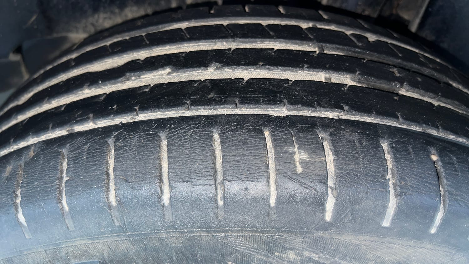 Used 2022 Maruti Suzuki Baleno Zeta MT Petrol Manual tyres LEFT REAR TYRE TREAD VIEW