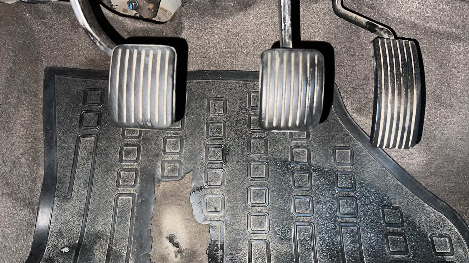 Used 2013 Hyundai i10 Era 1.1 iRDE2 Petrol Manual interior PEDALS VIEW