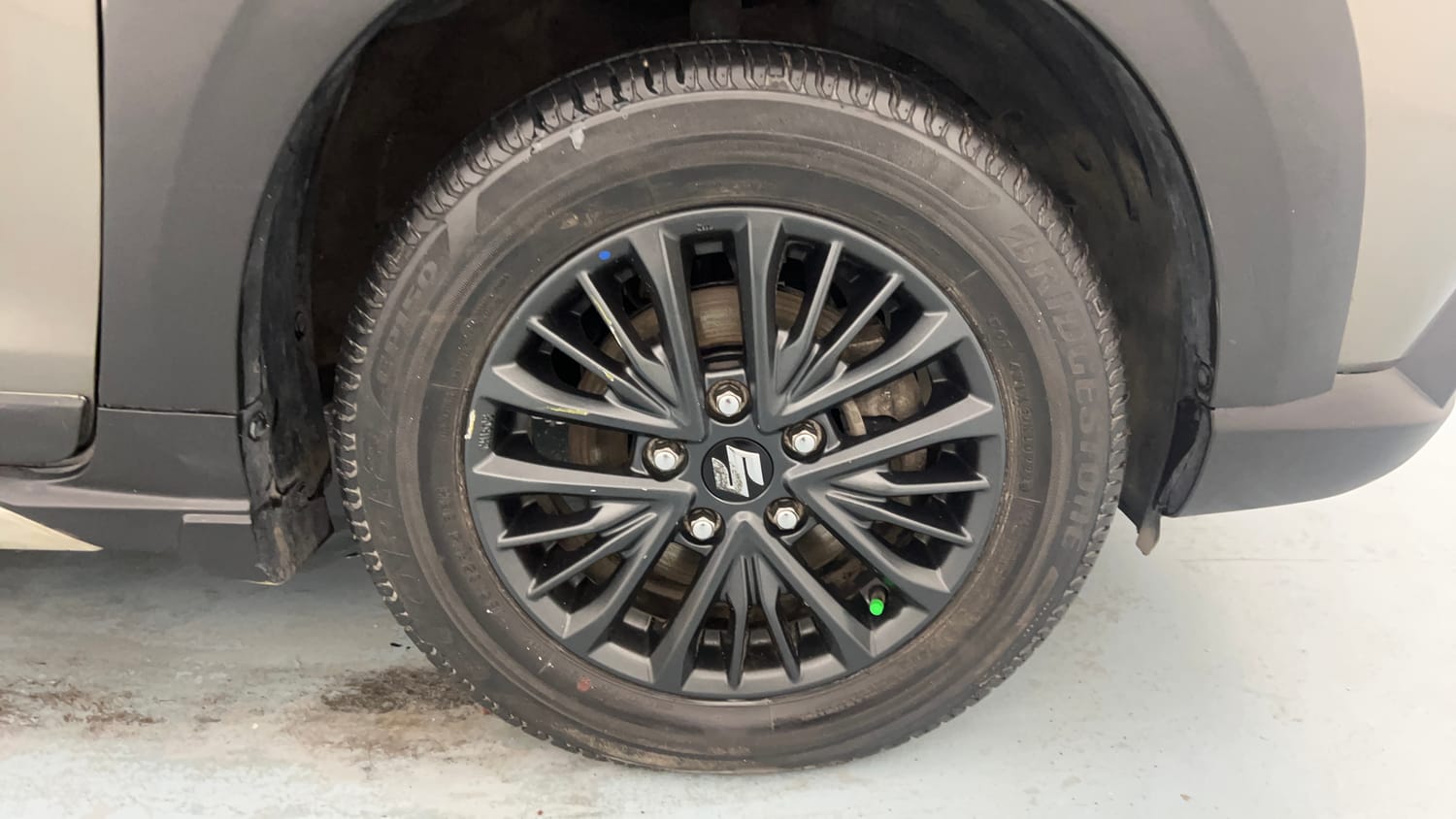 Used 2022 Maruti Suzuki XL6 Zeta AT Petrol Petrol Automatic tyres RIGHT FRONT TYRE RIM VIEW