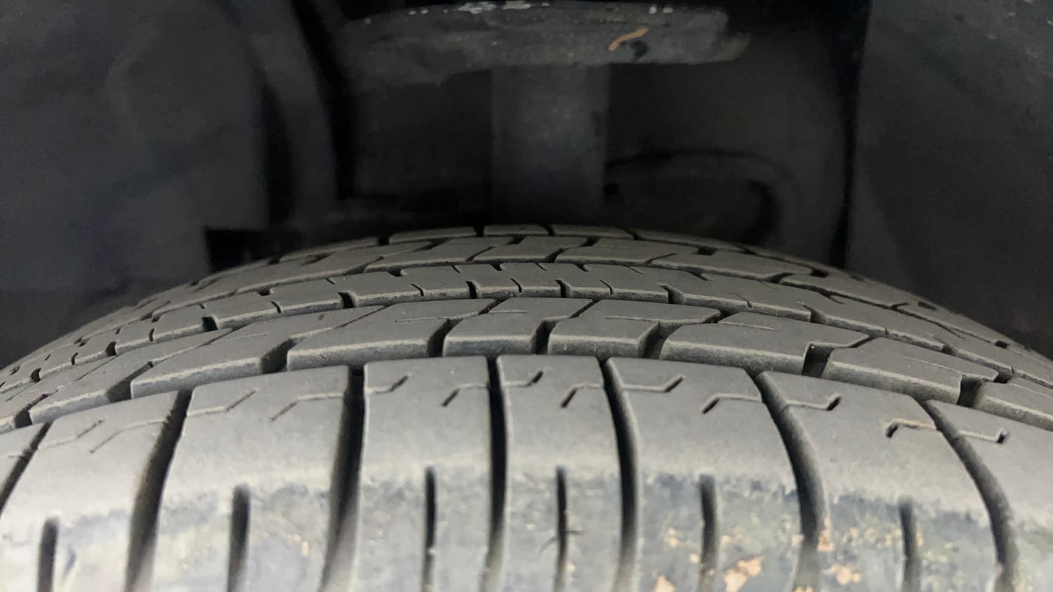 Used 2018 Tata Nexon XM Petrol Manual tyres LEFT FRONT TYRE TREAD VIEW