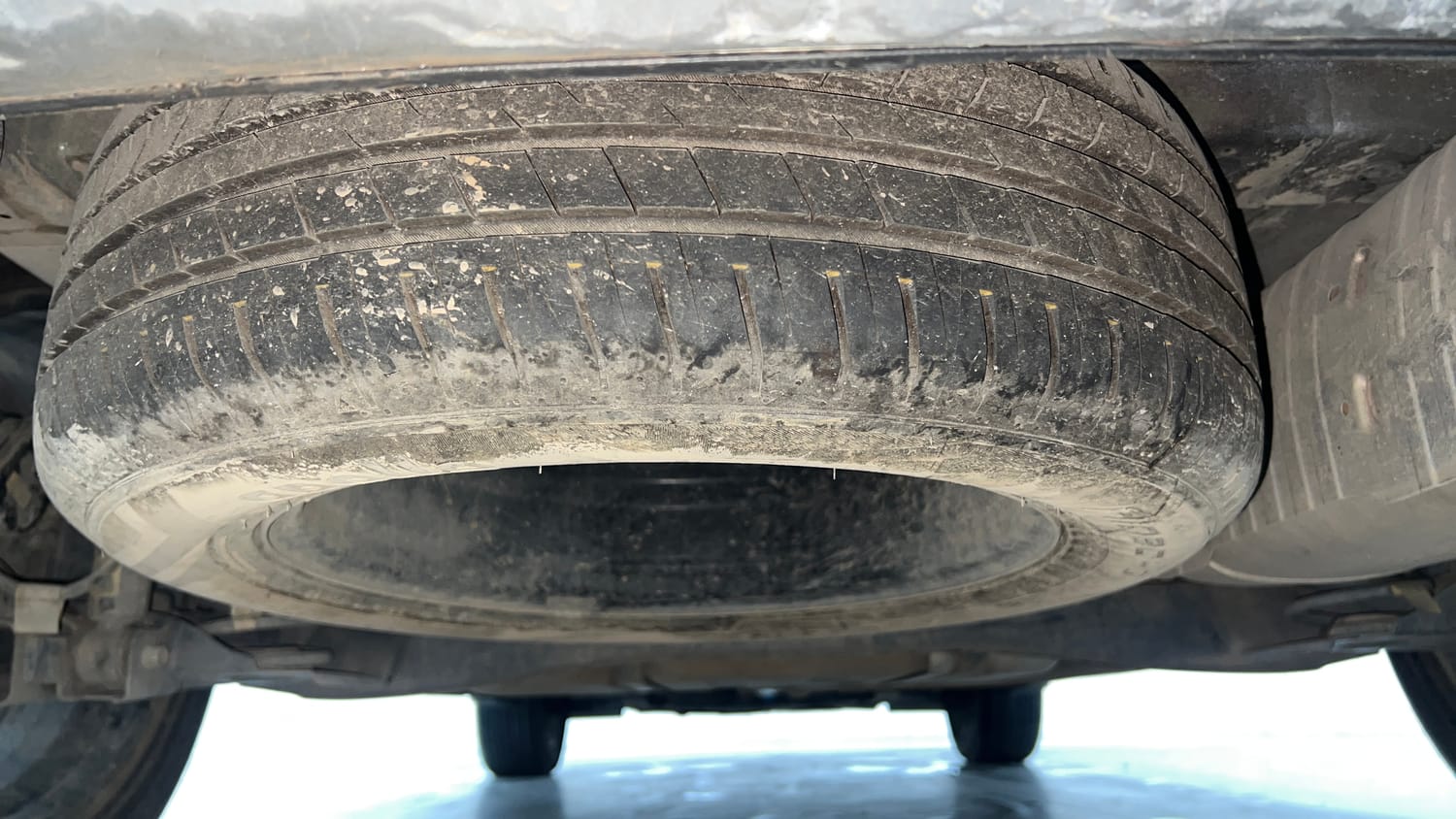 Used 2022 Hyundai Alcazar Signature (O) 7 Seater 1.5 Diesel AT Diesel Automatic tyres SPARE TYRE VIEW