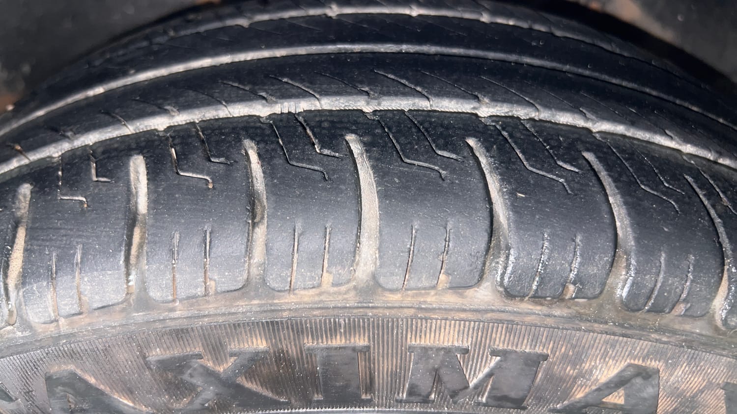 Used 2016 Tata Tiago Revotron XT Petrol Manual tyres RIGHT REAR TYRE TREAD VIEW