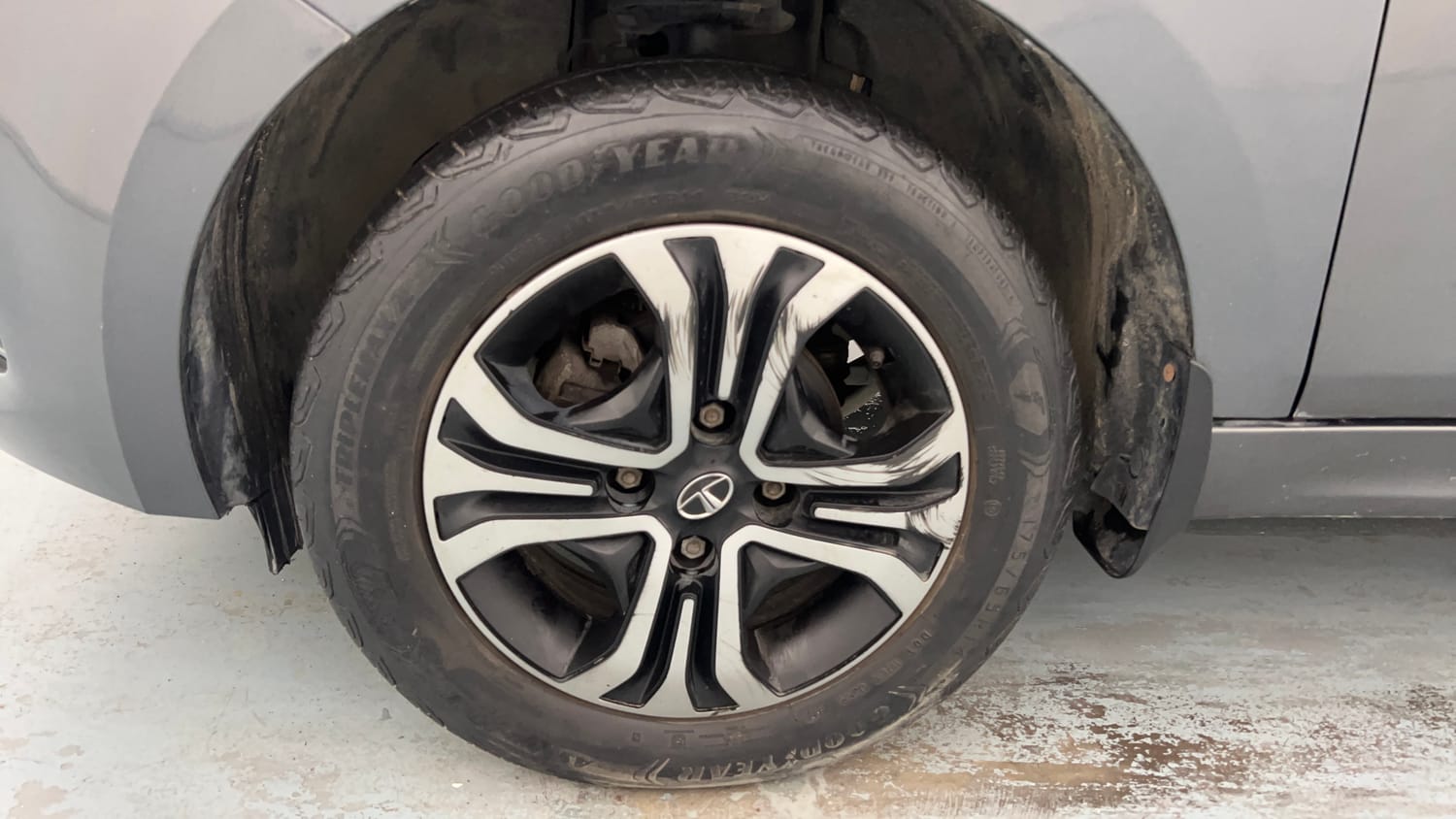 Used 2022 Tata Tigor XZ Plus CNG Cng Manual tyres LEFT FRONT TYRE RIM VIEW