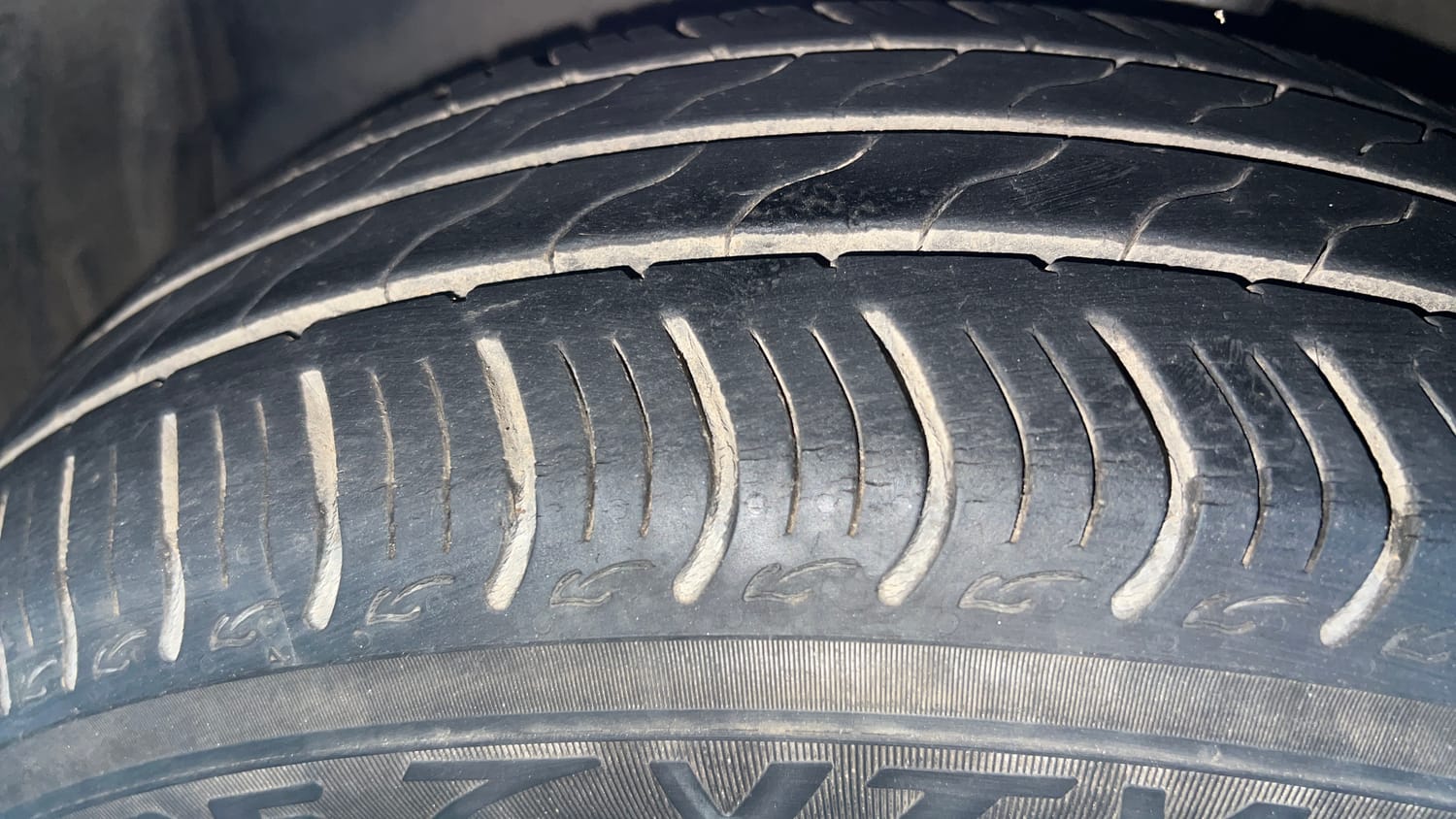 Used 2022 Honda Amaze VX CVT 1.2 Petrol Petrol Automatic tyres LEFT FRONT TYRE TREAD VIEW