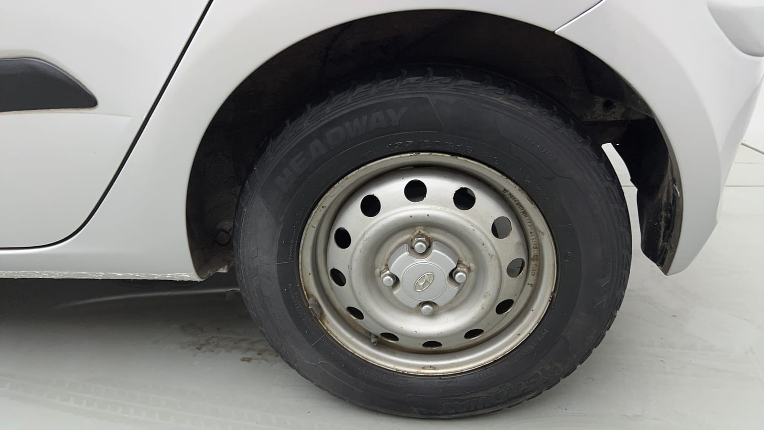Used 2013 Hyundai i10 Era 1.1 iRDE2 Petrol Manual tyres LEFT REAR TYRE RIM VIEW