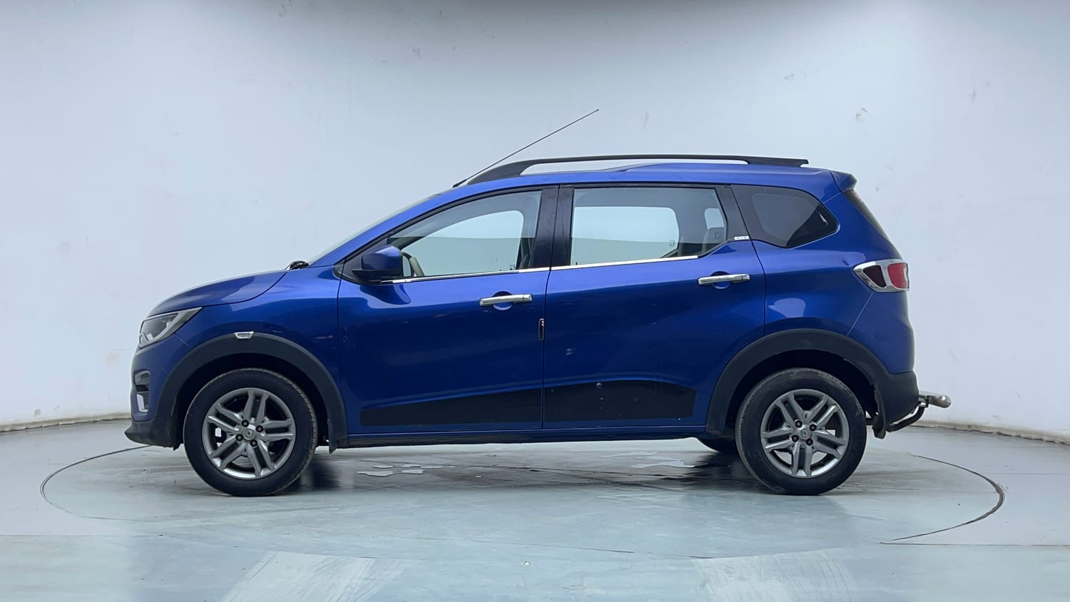 Used 2020 Renault Triber RXZ Petrol Manual exterior LEFT SIDE VIEW