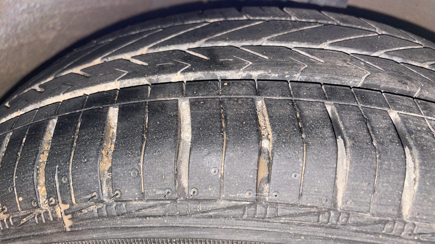 Used 2014 Hyundai Grand i10 Sportz 1.2 Kappa VTVT Petrol Manual tyres RIGHT FRONT TYRE TREAD VIEW