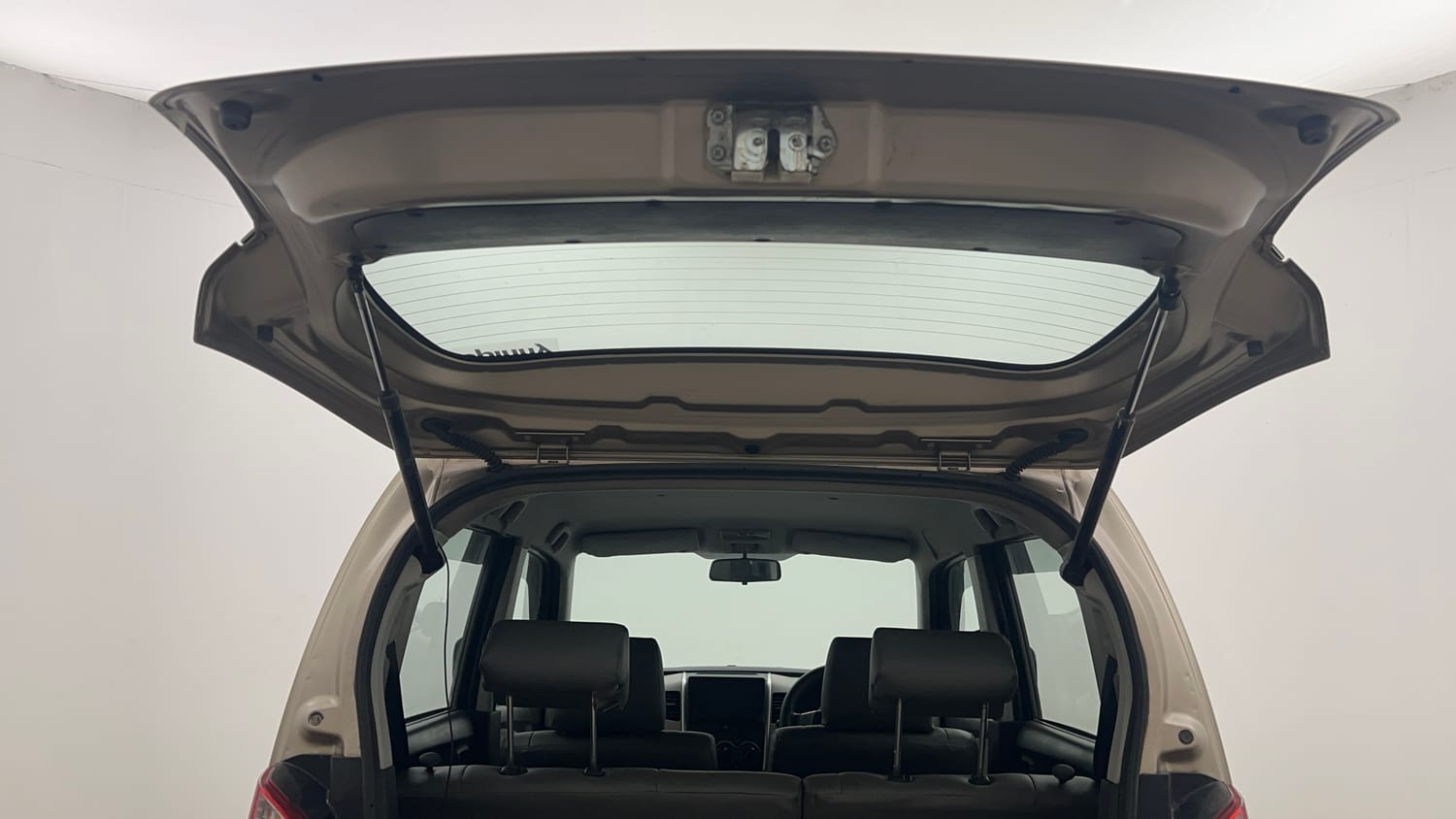 Used 2013 Maruti Suzuki Wagon R VXI Petrol Manual interior DICKY DOOR OPEN VIEW
