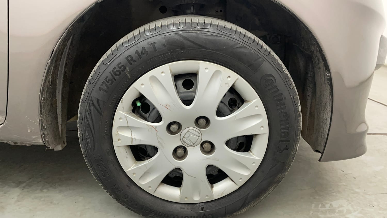 Used 2015 Honda Brio S MT Petrol Manual tyres RIGHT FRONT TYRE RIM VIEW