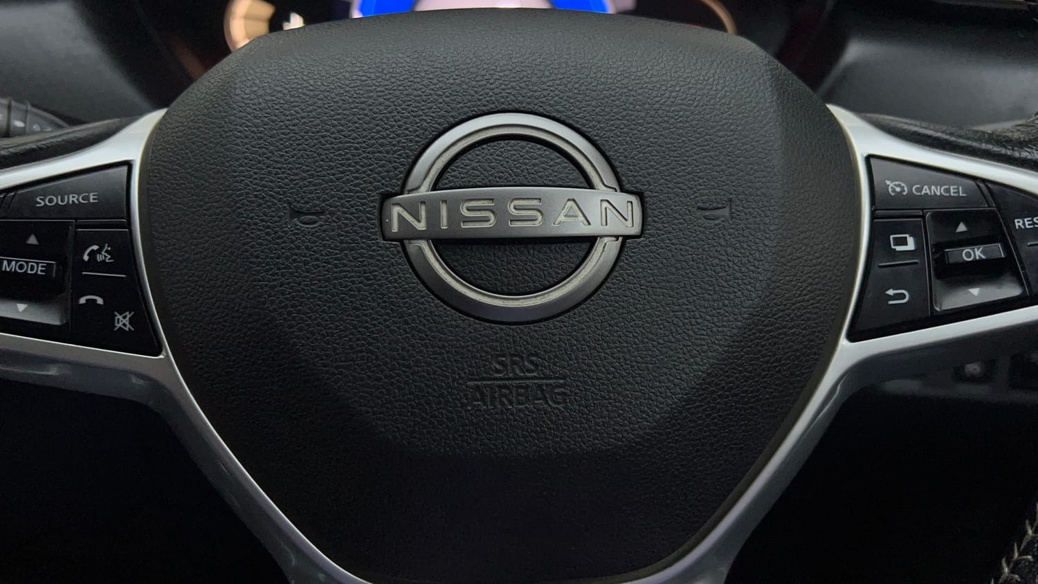 Used 2022 Nissan Magnite XV Premium Turbo CVT Petrol Automatic top_features Airbags