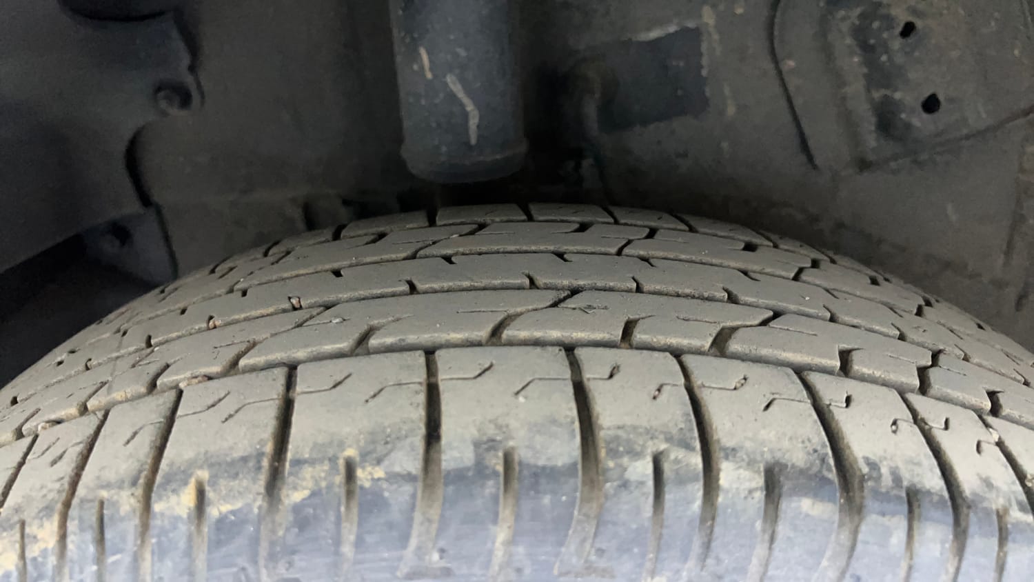 Used 2018 Tata Nexon XM Petrol Manual tyres RIGHT REAR TYRE TREAD VIEW