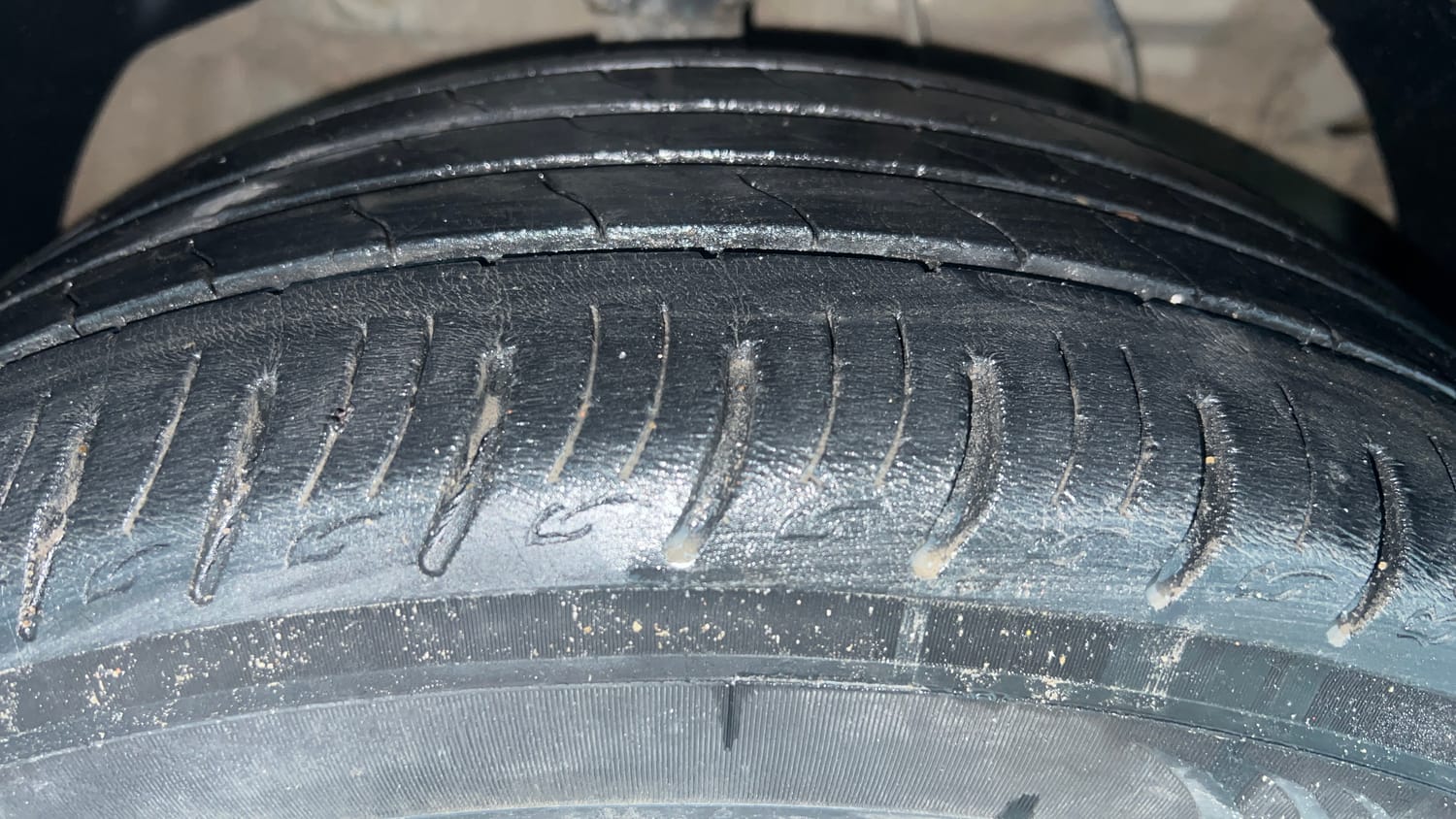 Used 2022 Mahindra XUV 300 W8 1.5 Diesel Diesel Manual tyres RIGHT FRONT TYRE TREAD VIEW