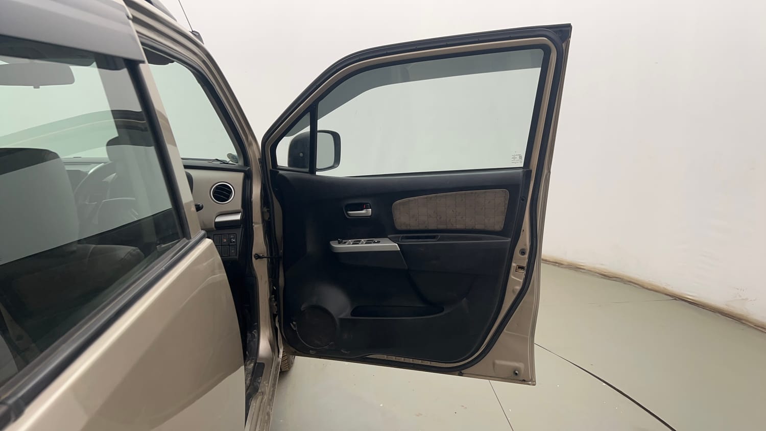Used 2013 Maruti Suzuki Wagon R VXI Petrol Manual interior RIGHT FRONT DOOR OPEN VIEW