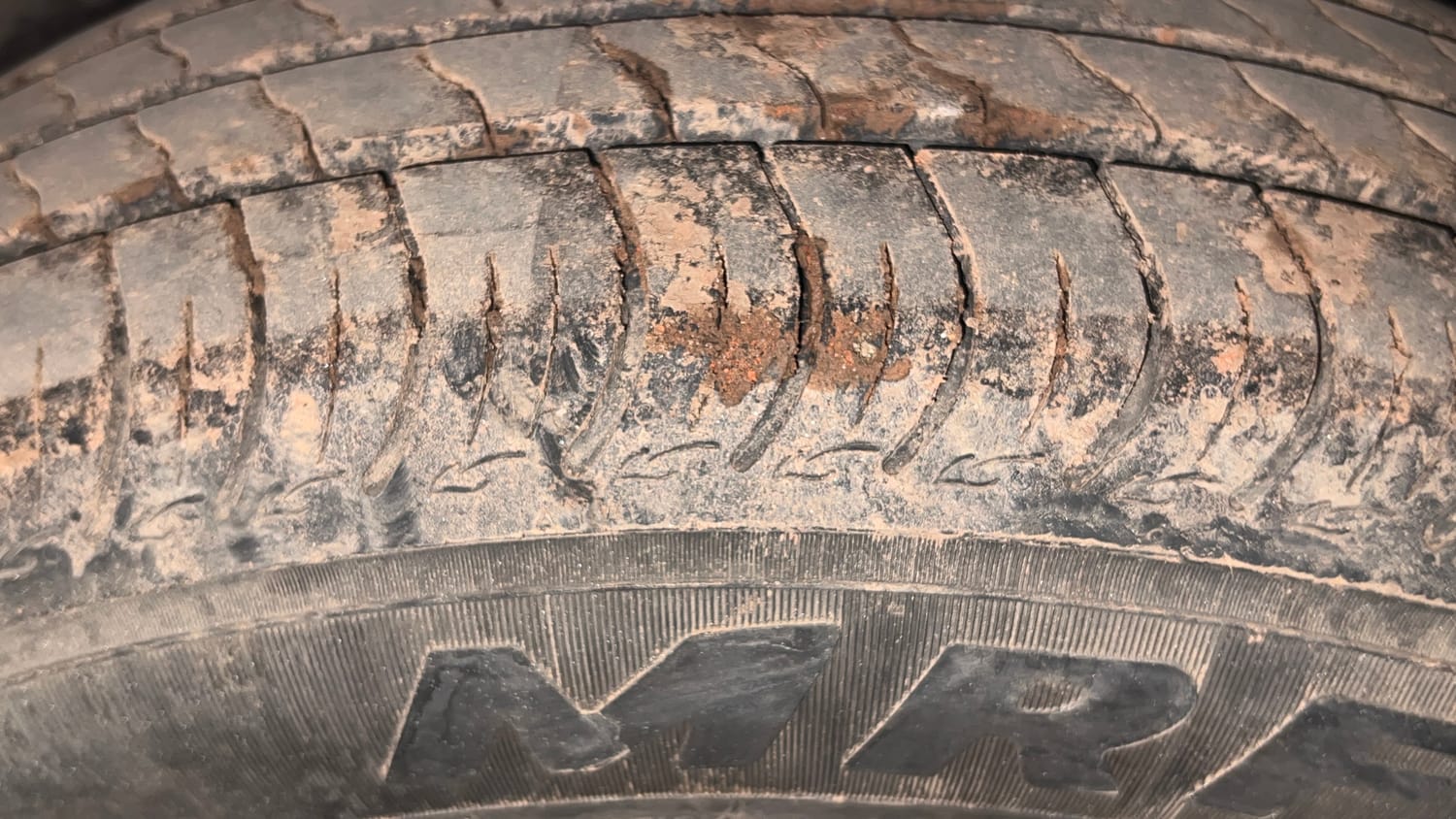 Used 2016 Hyundai Xcent SX 1.2 Petrol Manual tyres LEFT REAR TYRE TREAD VIEW