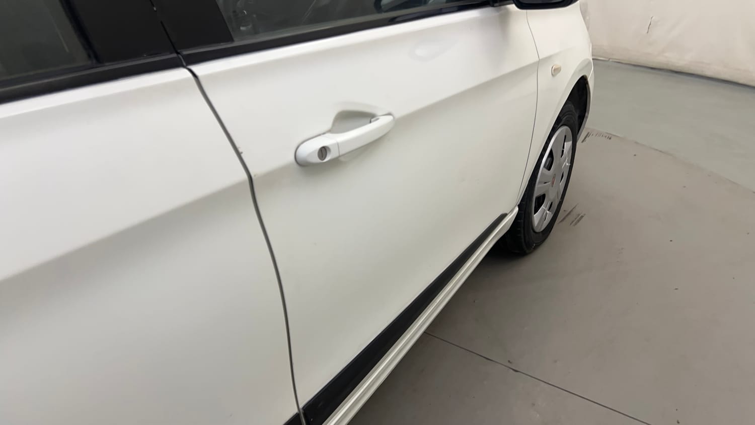Used 2016 Tata Tiago Revotron XT Petrol Manual dents MINOR SCRATCH