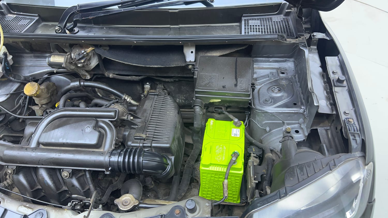 Used 2018 Renault Kwid 1.0 RXT Petrol Manual engine ENGINE LEFT SIDE VIEW