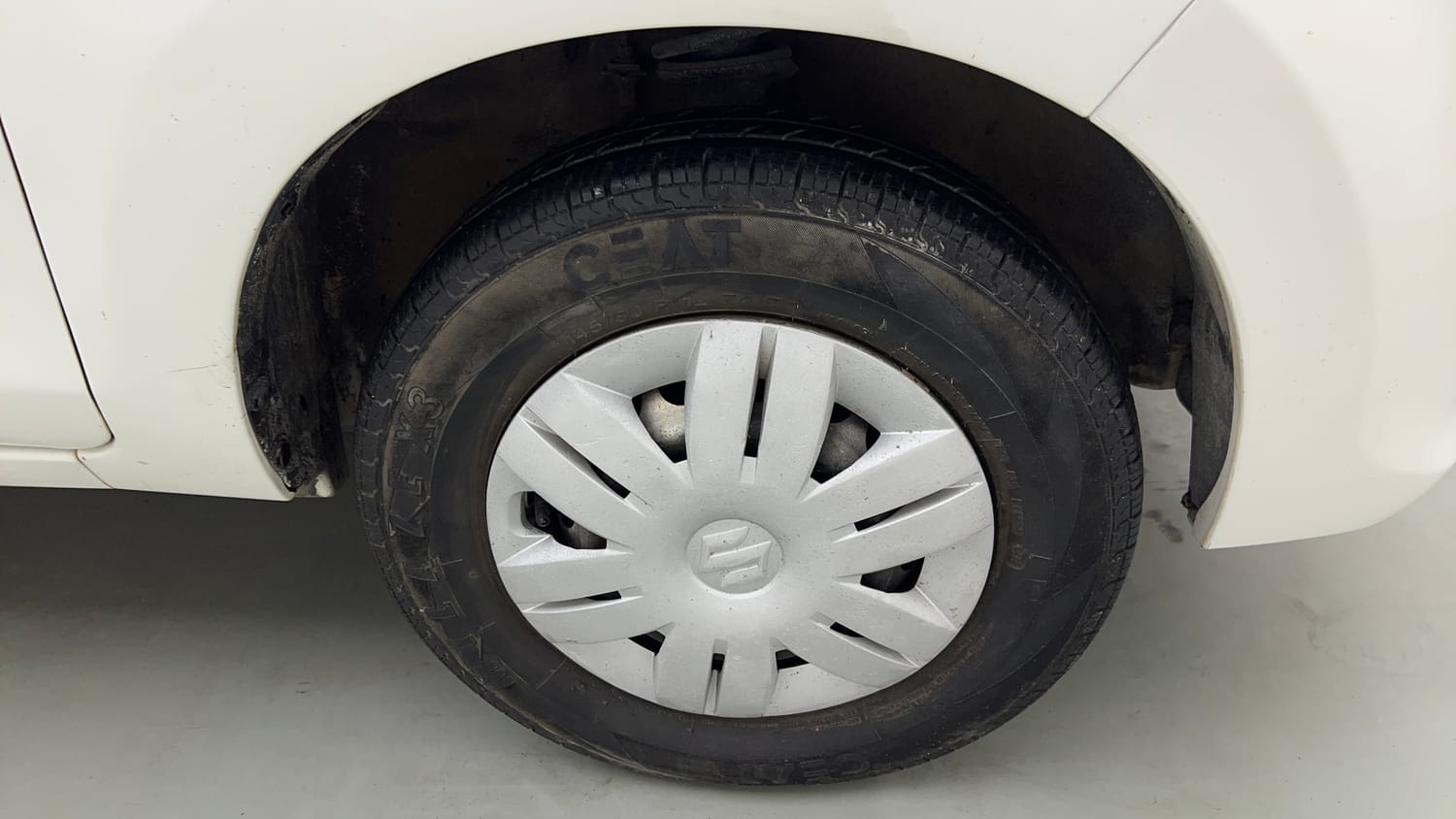 Used 2018 Maruti Suzuki Alto 800 LXi Petrol Manual tyres RIGHT FRONT TYRE RIM VIEW