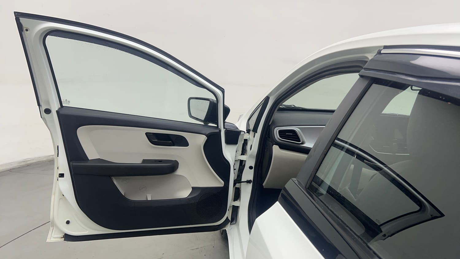 Used 2023 Tata Altroz XM Petrol Petrol Manual interior LEFT FRONT DOOR OPEN VIEW