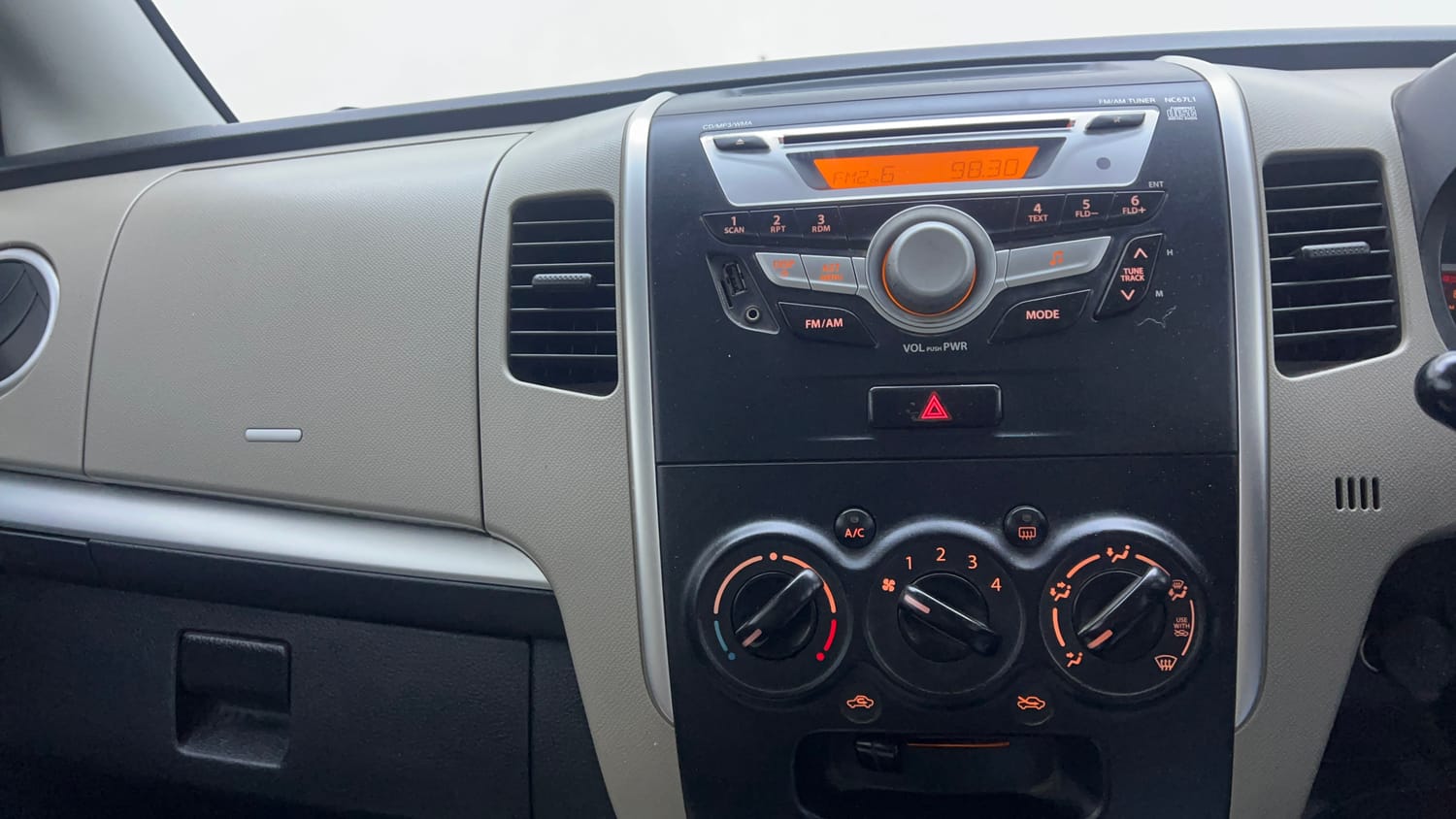 Used 2016 Maruti Suzuki Wagon R 1.0 VXI AMT Petrol Automatic interior MUSIC SYSTEM & AC CONTROL VIEW