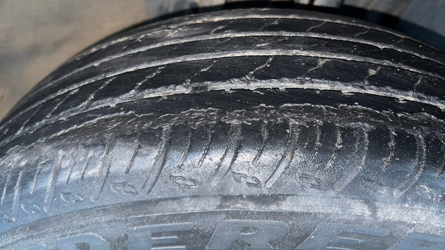 Used 2023 Nissan Magnite XV Premium Turbo CVT Petrol Automatic tyres RIGHT FRONT TYRE TREAD VIEW