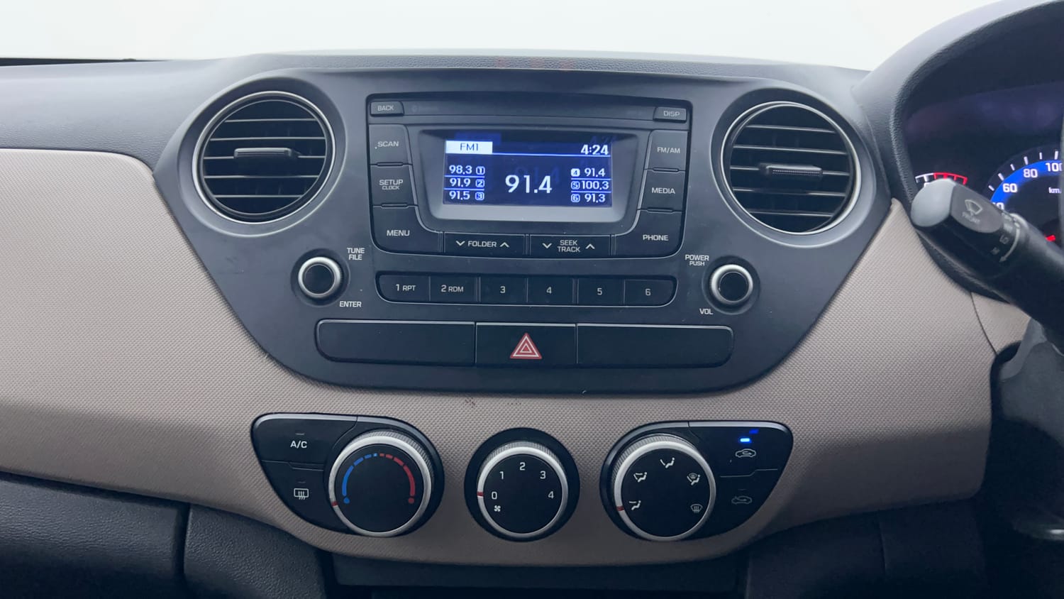 Used 2016 Hyundai Xcent SX 1.2 Petrol Manual interior MUSIC SYSTEM & AC CONTROL VIEW