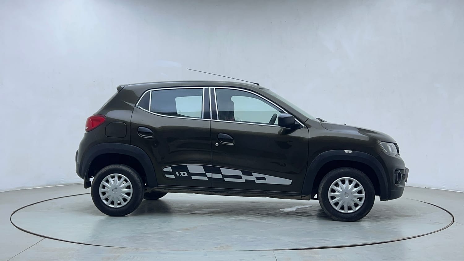 Used 2018 Renault Kwid 1.0 RXT Petrol Manual exterior RIGHT SIDE VIEW