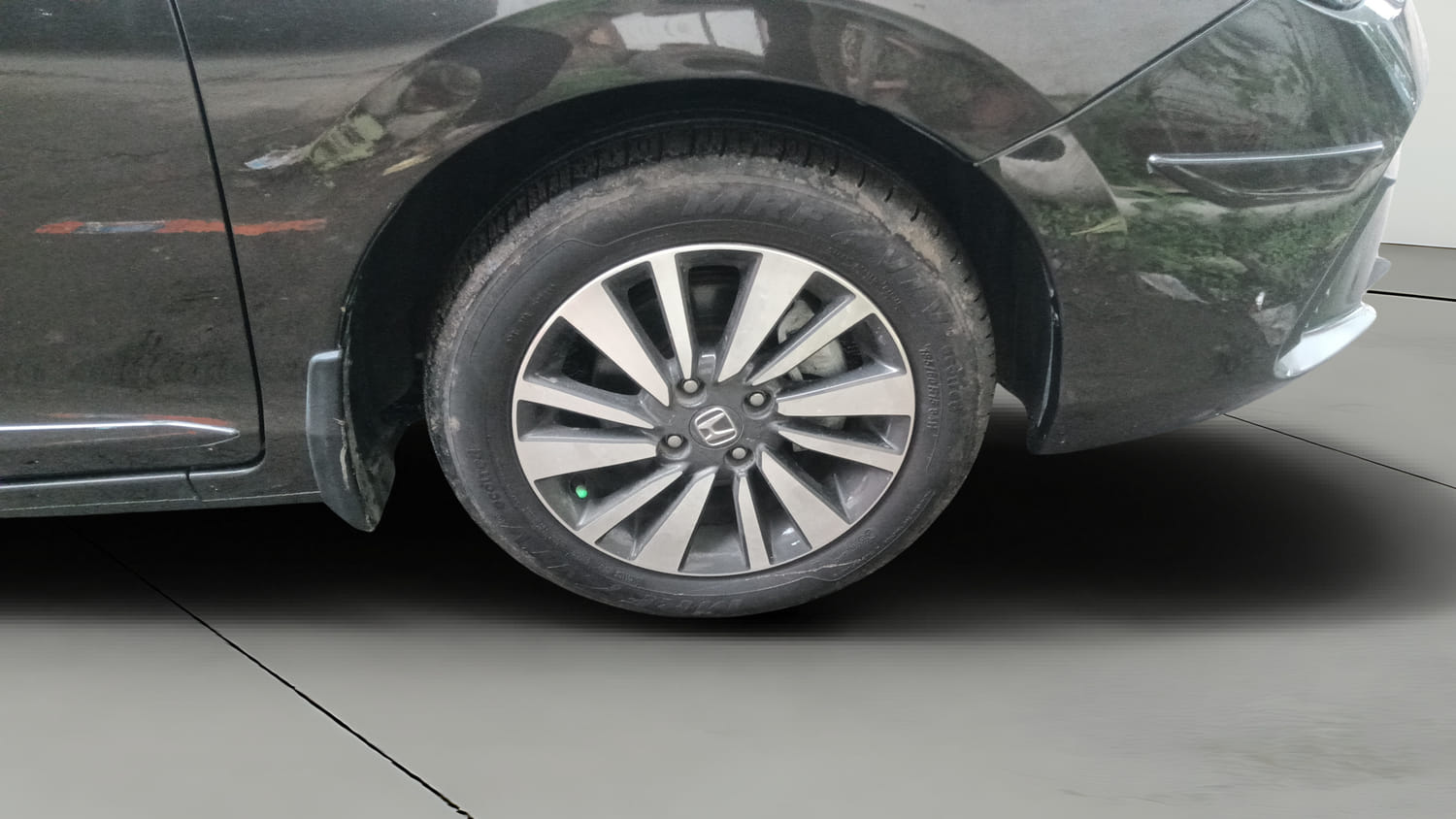 Used 2024 Honda City V Petrol CVT Petrol Automatic tyres RIGHT FRONT TYRE RIM VIEW