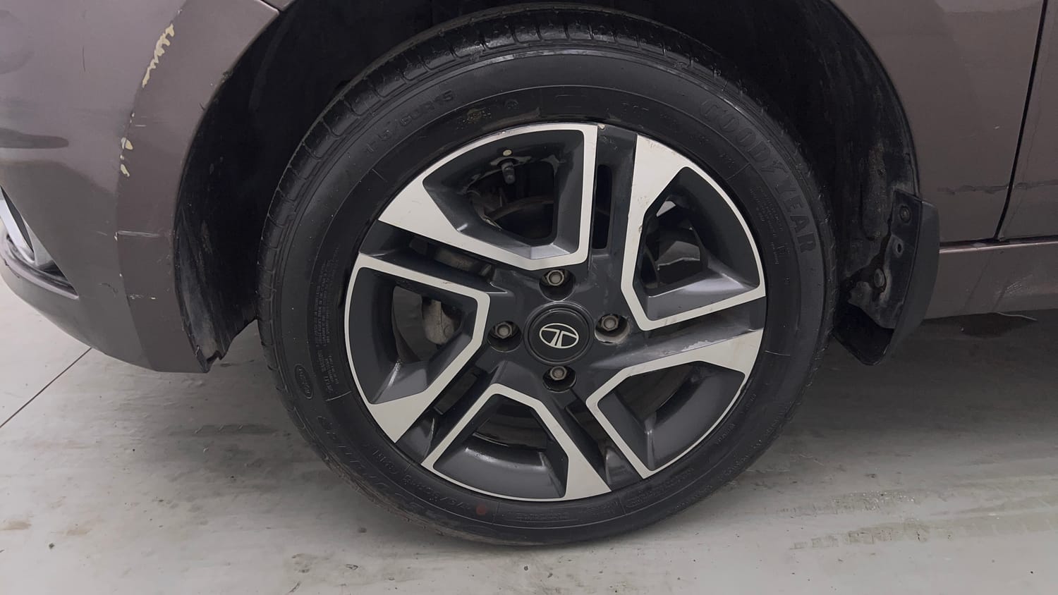 Used 2019 Tata Tiago Revotron XZ Plus Petrol Manual tyres LEFT FRONT TYRE RIM VIEW