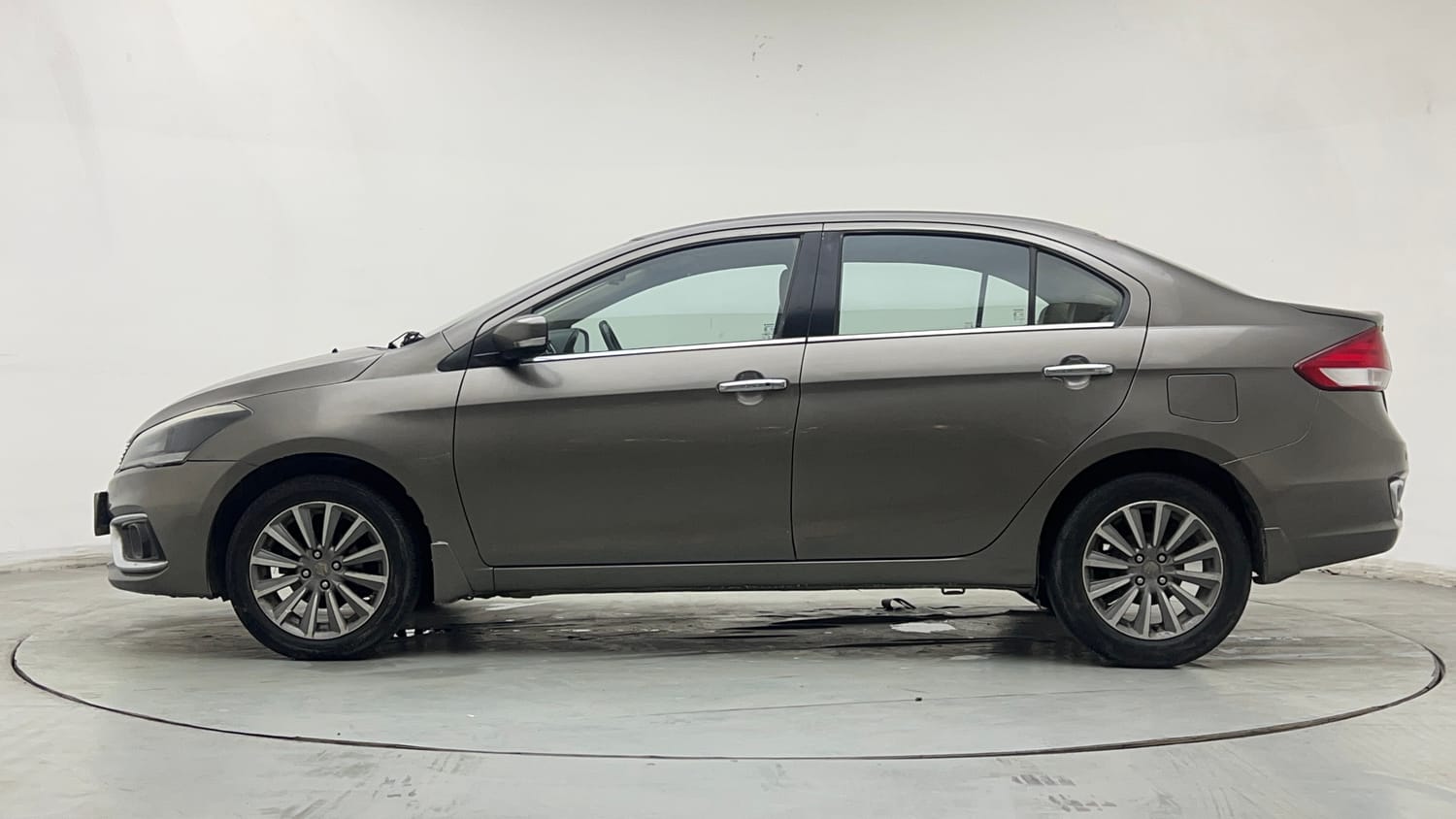 Used 2018 Maruti Suzuki Ciaz Alpha Hybrid 1.5 Petrol Manual exterior LEFT SIDE VIEW