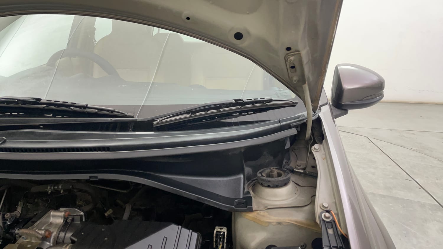 Used 2015 Honda Brio S MT Petrol Manual engine ENGINE LEFT SIDE HINGE & APRON VIEW