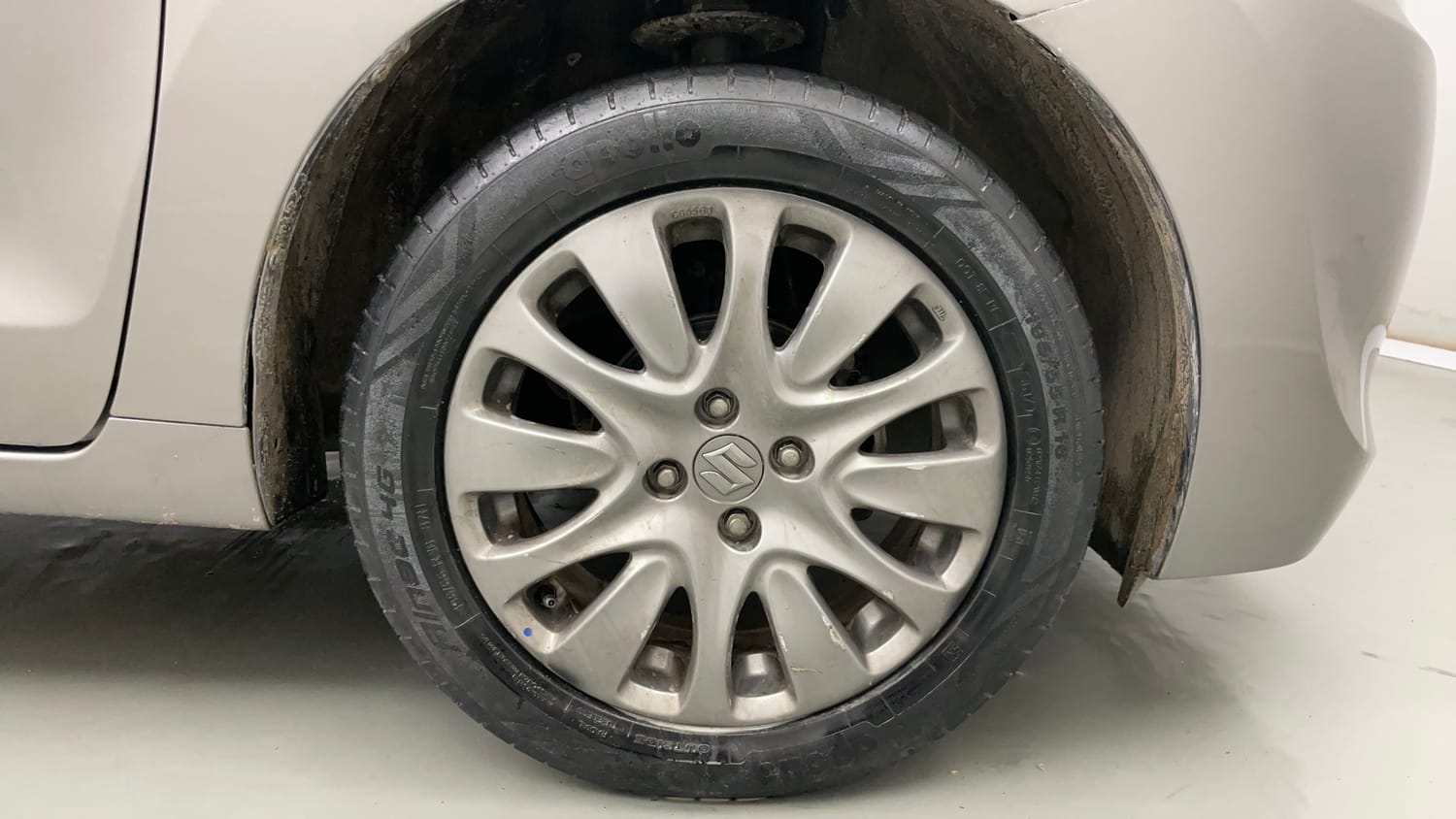 Used 2017 Maruti Suzuki Baleno Alpha 1.2 Petrol Manual tyres RIGHT FRONT TYRE RIM VIEW