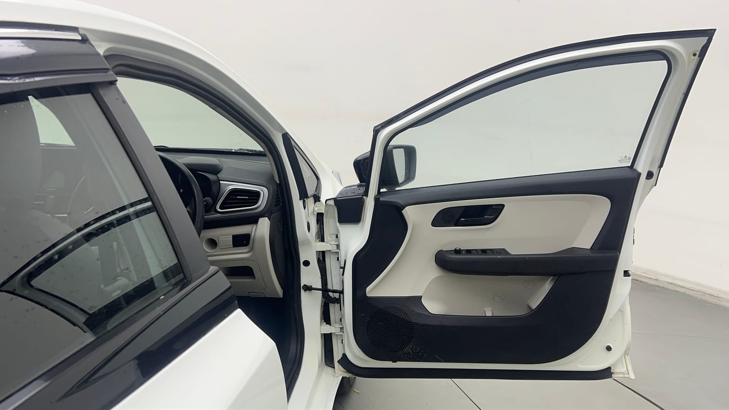 Used 2023 Tata Altroz XM Petrol Petrol Manual interior RIGHT FRONT DOOR OPEN VIEW