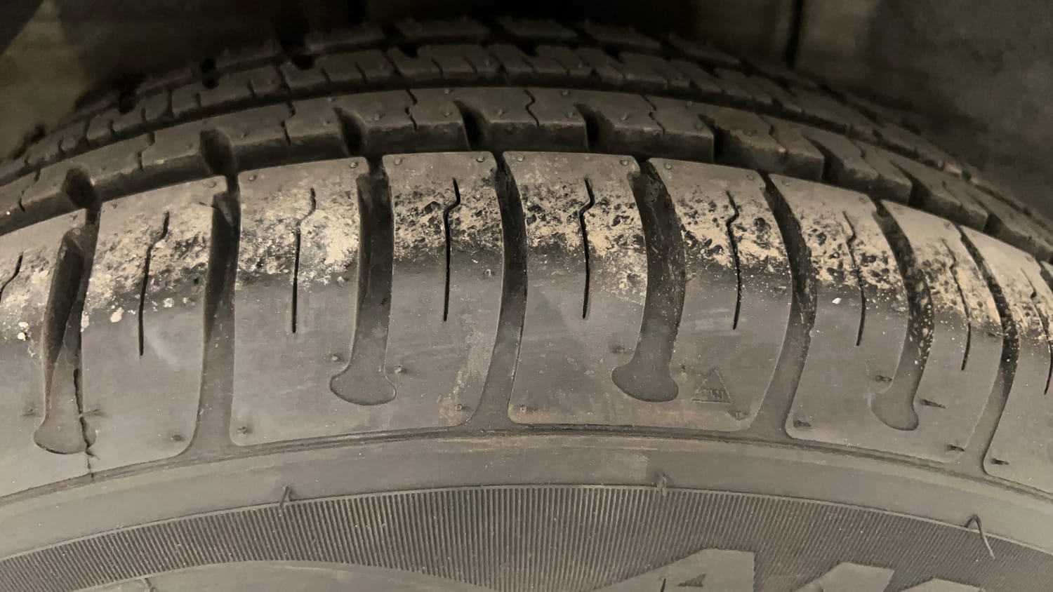 Used 2017 Hyundai Elite i20 Sportz 1.2 Petrol Manual tyres RIGHT REAR TYRE TREAD VIEW